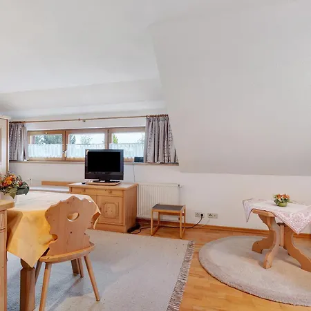 Haus Waldvogel شقة